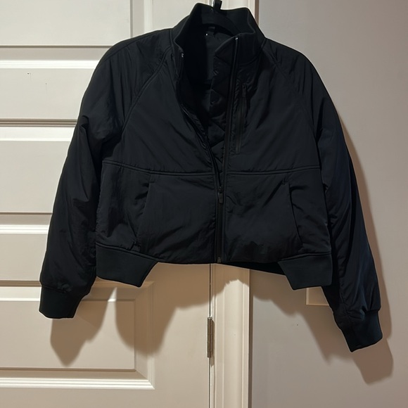 Lululemon Short Insulated Bomber Jacket Black with notched waist Size 2 - Picture 3 of 9